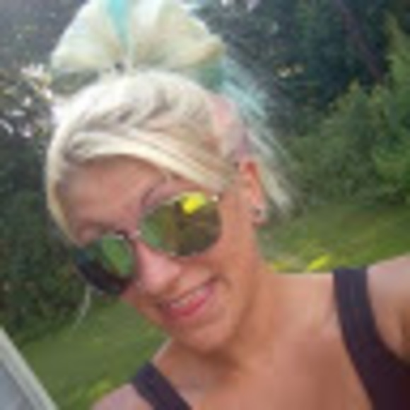 Meet your Posher, Bethany - Picture 1 of 1